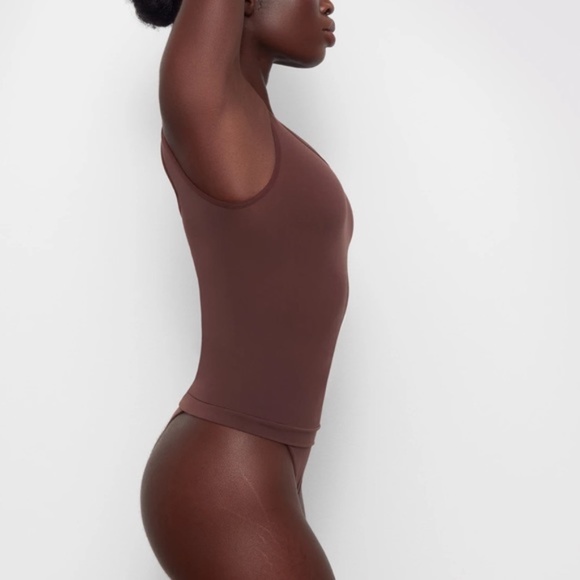 SKIMS Sculpting smoothing Tank- Butter Collection - Picture 7 of 8